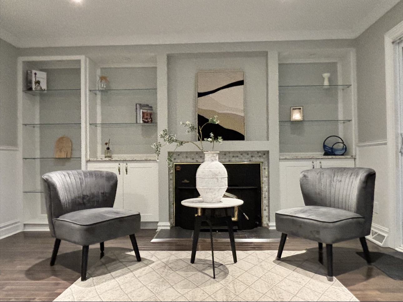 Salon chaleureux après le nettoyage et le home staging