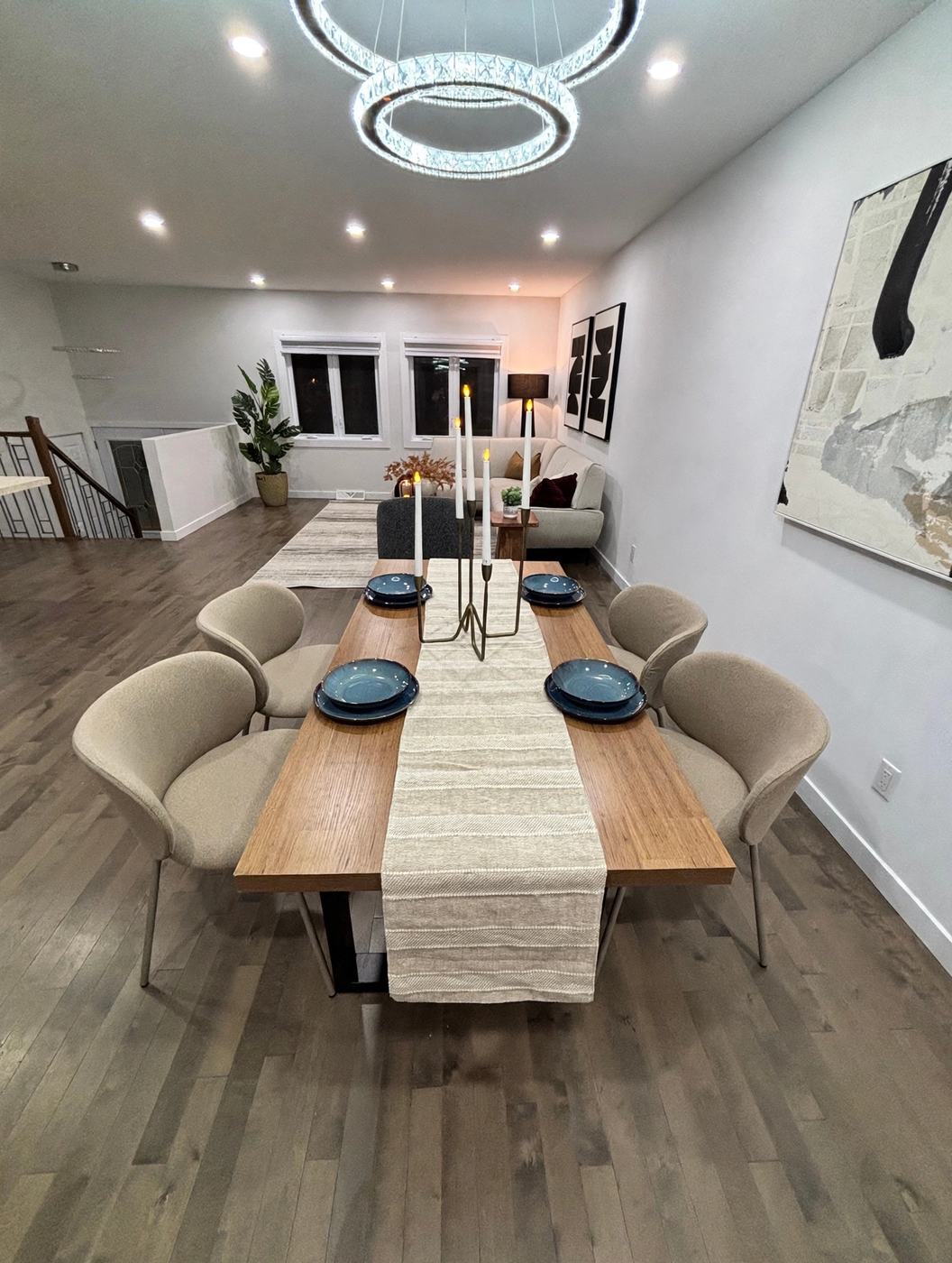 Salle à manger après le home staging — Pierrefonds